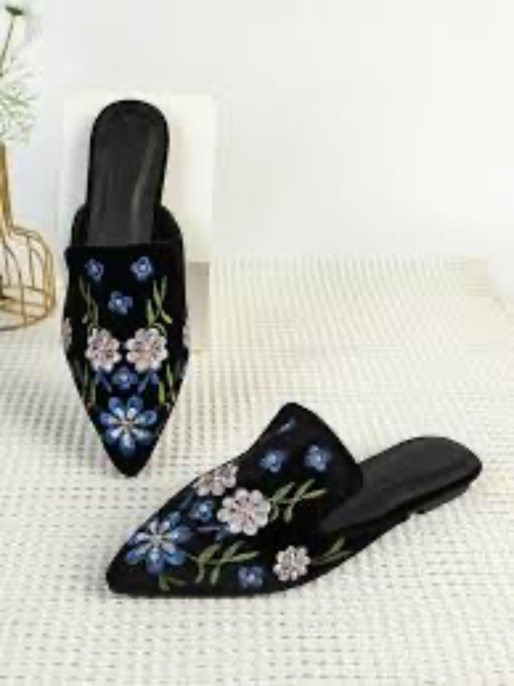 Embroidered BlackVelvet Floral Pointed Toe Slip-On Mules Size 8 - Picture 5 of 5